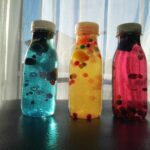 Beneficios de tener botellas de agua en el jardín: Aprende cómo aprovechar al máximo este recurso