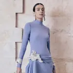 Consejos para vestir de manera elegante y abrigada en una boda en jardín durante el invierno