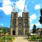 Descubre el encanto del jardín de la Basílica de la Inmaculada Concepción